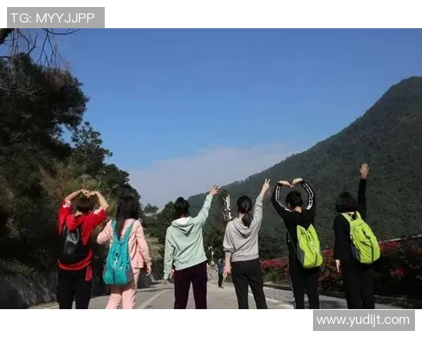 足球明星齐贺高考学子愿你们勇攀高峰实现梦想展现青春风采