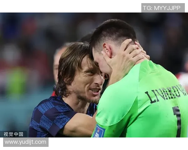 法国足球明星泪洒赛场背后故事揭示情感与压力的交织 法国足球明星泪洒赛场背后故事揭示情感与压力的交织